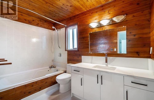 Delta House | Centrally located around major tourist attractions in Vancouver. Peaceful, clean