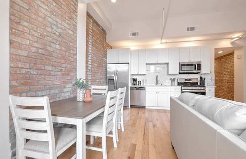 Arts/Warehouse District House | Roami at The Churchill | 2 Bedroom w/Balcony