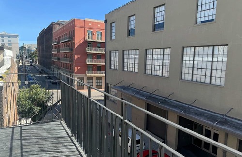 Arts/Warehouse District House | Roami at The Churchill | 2 Bedroom w/Balcony