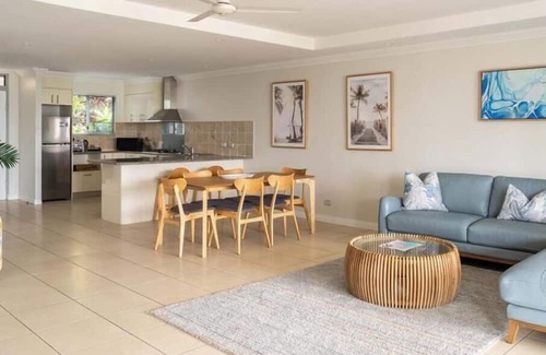 Hamilton Island Apartment | Blue Water Views 3