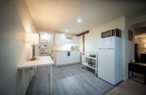 Vernon Apartment | Charming apartment in fantastic Portland with WiFi, AC