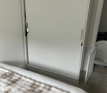 Cheshunt Apartment | room with private bathroom