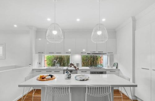 Thirroul House | Surf Haven Escape - Modern and Central in Thirroul