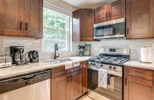 South Shore House | 2 Mi to South Shore Beach Urban Retreat with Yard