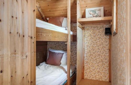 Djurhamn Apartment | Cosy Cottages Close To Water