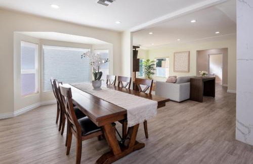 Tarzana House | Deluxe and Spacious 4BR Residence with Parking, BBQ