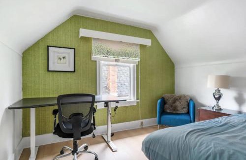 Dunbar House | cozy two bedroom in upper floor in vancouver west