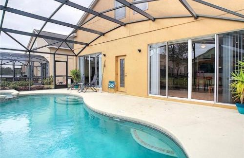 Marbella House | Posh guest suite with pool