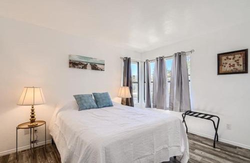 Tucson Apartment | Tucson Great: 2BR Condo with Pool & Mountain Scene