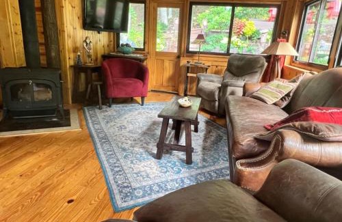 Bakersville House | Artisan Cabin on Houndhill