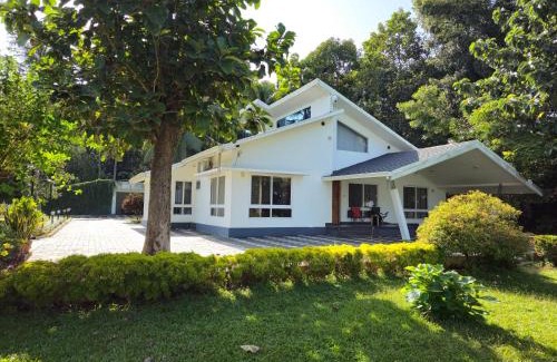Cherthala House | Choolakadavu -Red