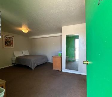 Garden City Hotel | Simple Motel Stay Suite
