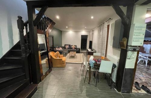 Bezons House | Izzy