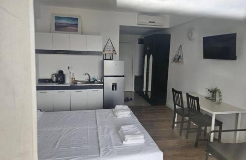 Neptun Apartment | Studio cu piscină în Blaxy Resort