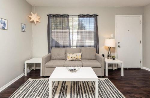 University District Apartment | Cozy 2BR Haven for Families Near U of Memphis TF14