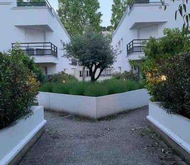 Suresnes Apartment | Beau Studio Lumineux Puteaux La Défense Suresnes