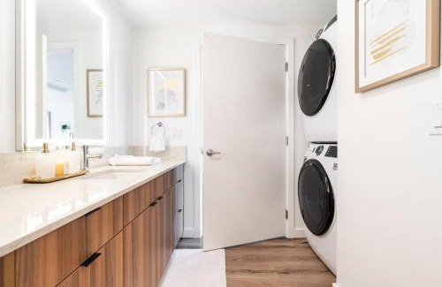 Yesler Terrace Apartment | Cozy 1 bed with city/water view.