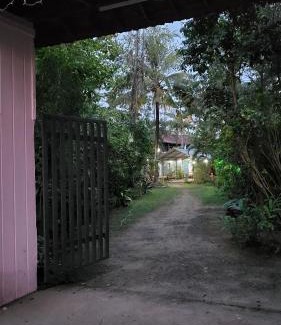 Kuzhuppilly House | Green Finch Lake View Garden Residency
