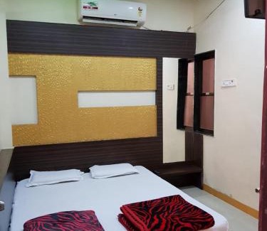 Omkareshwar Hotel | Hotel Shri Radhe Krishna,Omkareshwar