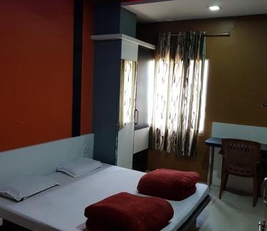 Omkareshwar Hotel | Hotel Shri Radhe Krishna,Omkareshwar