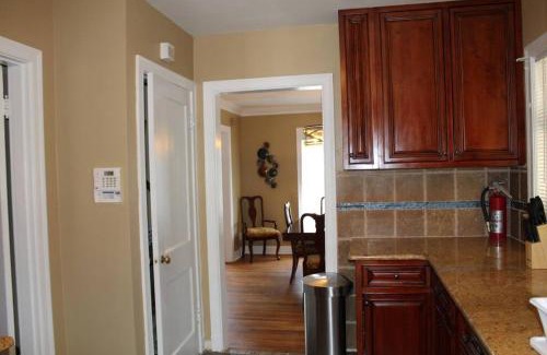 Vollintine-Evergreen House | 3BR, 2BA Hidden Gem in Midtown/Evergreen district