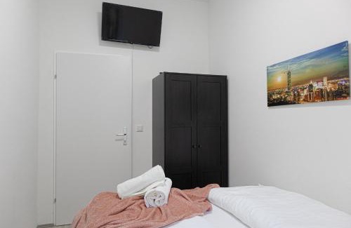 Simmering Apartment | Enkplatz U3 Getaway: Affordable 5-BR Shared Apartment