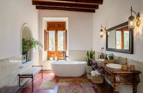 Comonfort Hotel | New Suite Luxury amid Vineyards and Tranquility