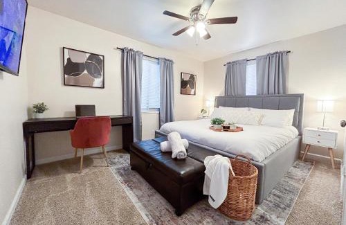 Arden-Arcade House | NEW - Modern 3BR & Backyard Oasis - 5 Minutes from American River!