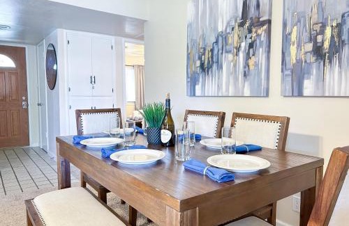 Arden-Arcade House | NEW - Modern 3BR & Backyard Oasis - 5 Minutes from American River!