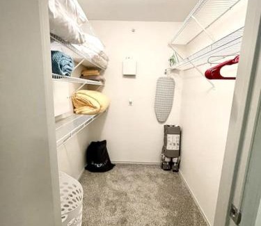Uptown Apartment | Cozy Apt by SAT Intl w/ pool + gym