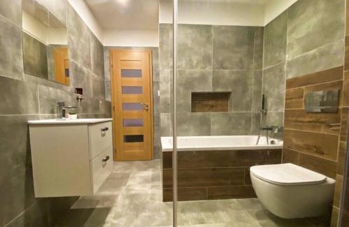 Poruba Apartment | Celý byt 2+1 v Porubě s pracovnou a 2 balkóny