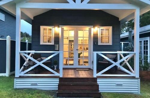 Rye House | Hamptons In Rye Green Cottage 3 Mins to Hot Springs!