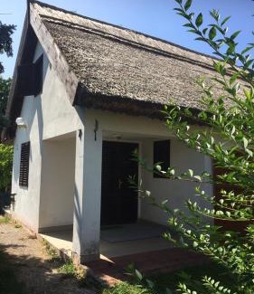 Keszthely House | Nádtetôs hàzikó nagy kerttel