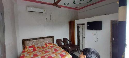Etawah Hotel | POP Anubhavrooms