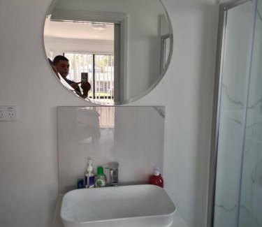 Bardia House | Entire 1 bed unit w onsuite, wifi, TV, Car park