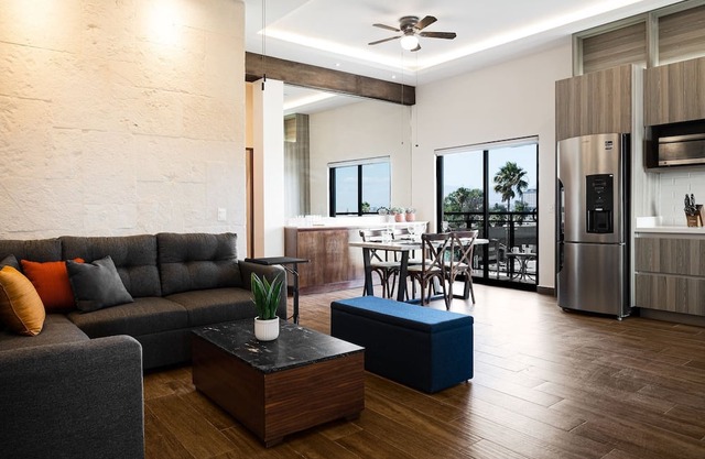 Luxurious PH with amenities & incredible view
