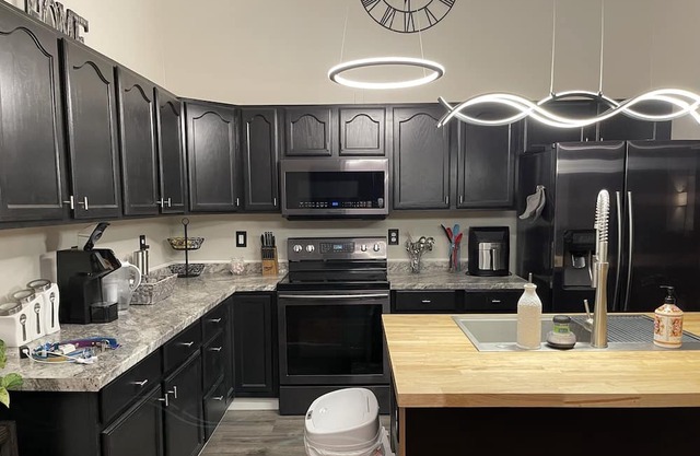 Modern condo conveniently located Mid-town