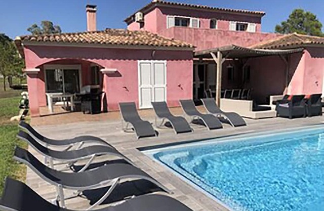 VILLA 5 air-conditioned bedrooms Heated swimming pool South Corsica