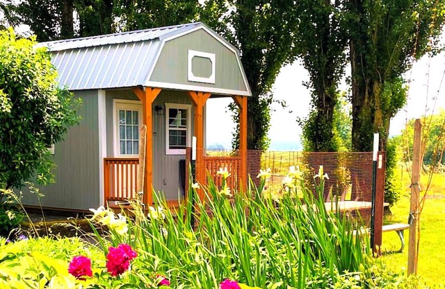 Experience-Glamping: Tranquil Farm Getaway