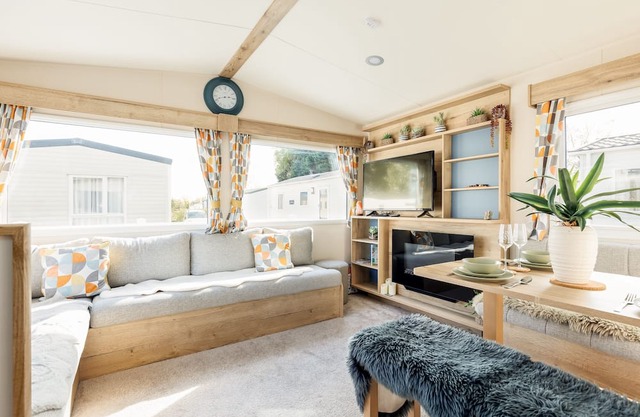 Prosecco Palace - a caravan that sleeps 4 guests in 2 bedrooms