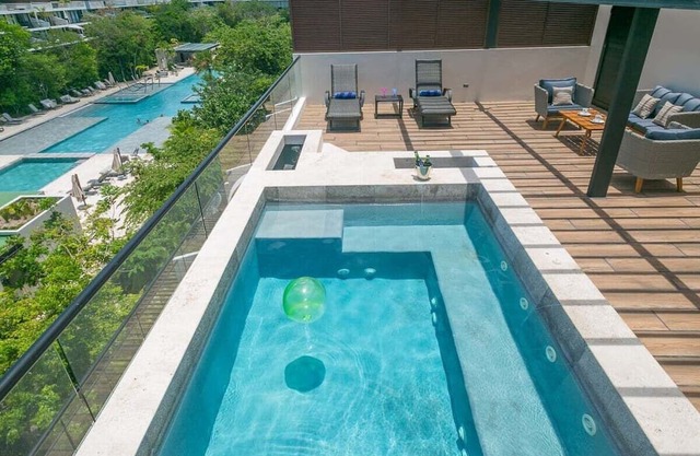 Luxury Penthouse, Rooftop Terrace w/ Private Pool