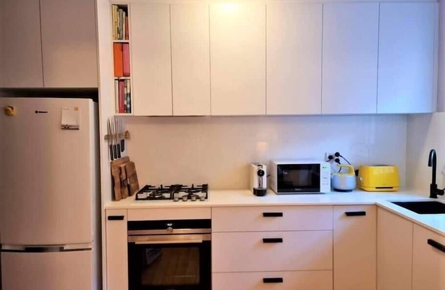 Classic Bondi 1 bed a few steps from the beach