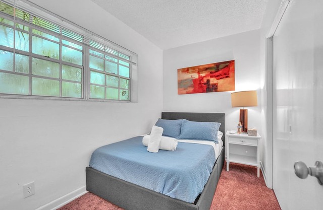 Amazing 4 bed Townhouse. Near Beach