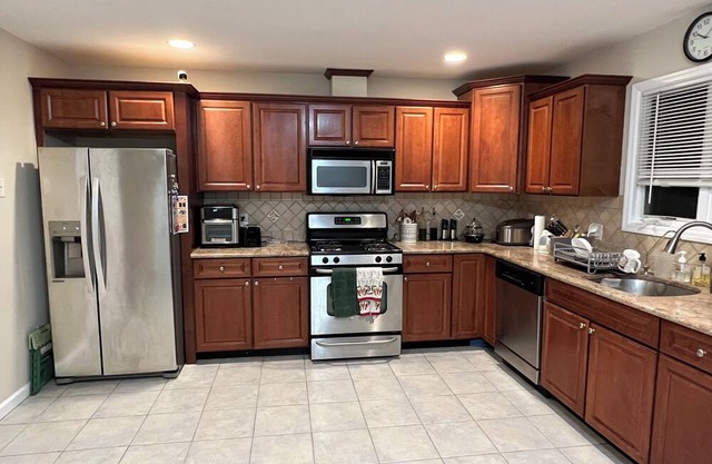 Cozy 1-bedroom only 20 minutes away from Manhattan. Not entire home.