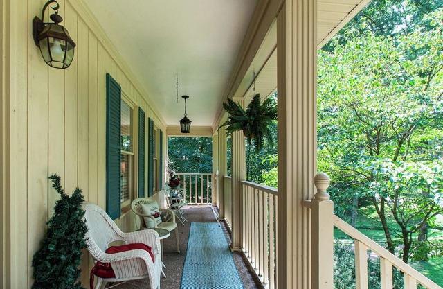 NEW Secluded Pool Home 20 Mins to DWTN!
