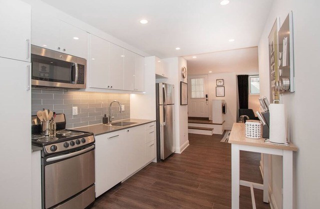 Stylish 1BR oasis with AC, laundry, next to park!