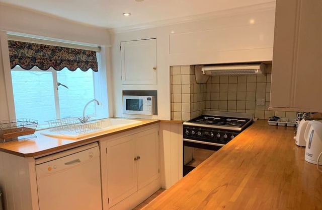 3 bedroomed property ideally located close to London and top tourist attractions