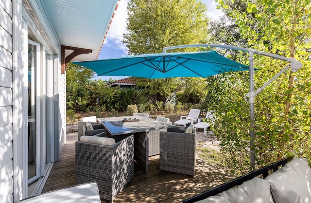 Chalet 'Bois lac de Biscarrosse' with heated Pool, Private Garden & Wi-Fi
