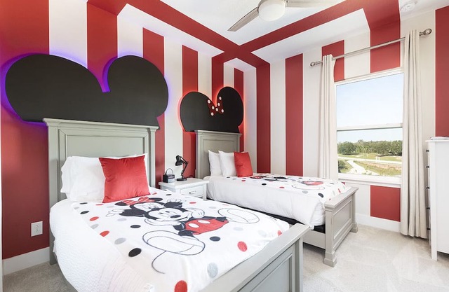 Fashionable Townhome with Themed Bedrooms at Reunion