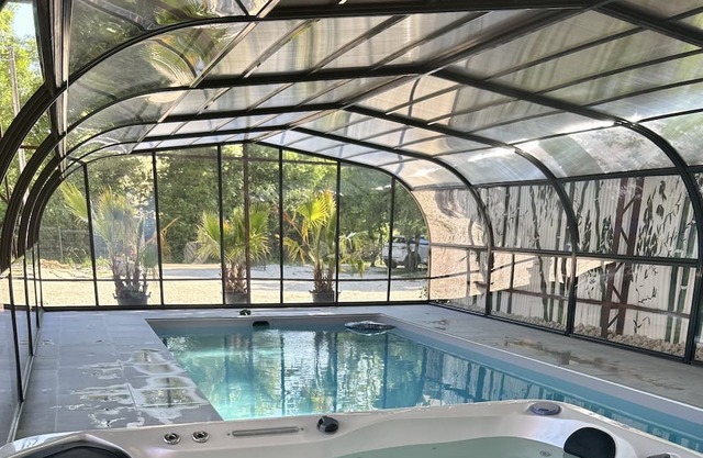 Le domaine du Lavoir / Moumoune sleeps 4. Jacuzzi access from April to October
